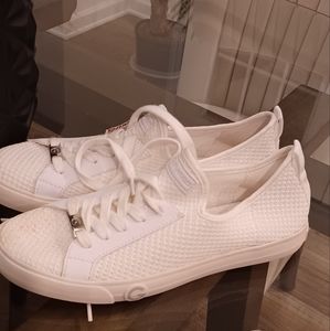 GBG Guess New White sneakers Sz10..NWT